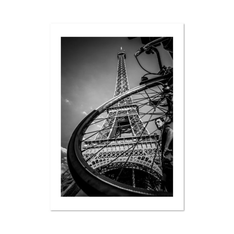 "The Iron Lady of Paris through the wheel" ©