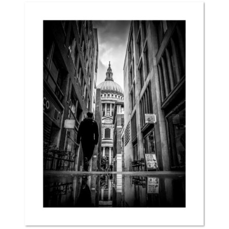 "Through a Small street in London" ©